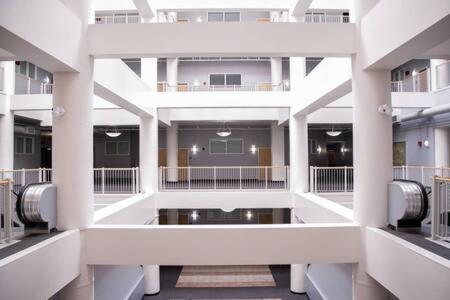 Cozysuites - 2Br With Direct Skybridge Access #1 Индианаполис Екстериор снимка