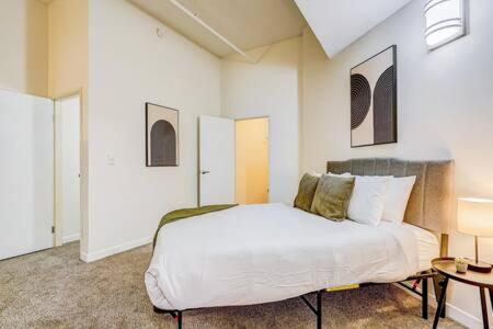 Cozysuites - 2Br With Direct Skybridge Access #1 Индианаполис Екстериор снимка