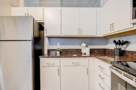 Cozysuites - 2Br With Direct Skybridge Access #1 Индианаполис Екстериор снимка