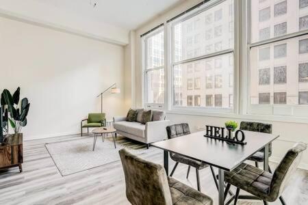 Cozysuites - 2Br With Direct Skybridge Access #1 Индианаполис Екстериор снимка