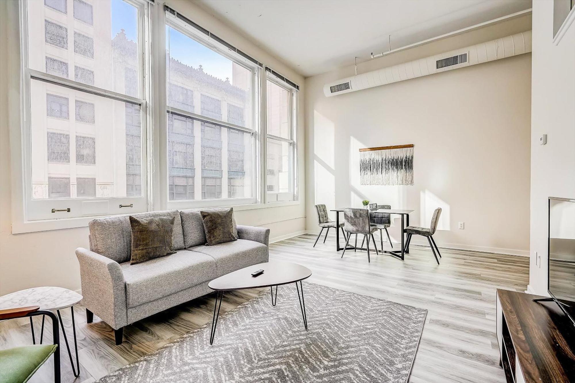 Cozysuites - 2Br With Direct Skybridge Access #1 Индианаполис Екстериор снимка